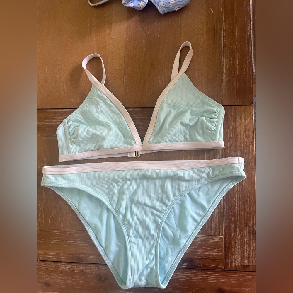 2💜$10
Mint Green Bikini Set